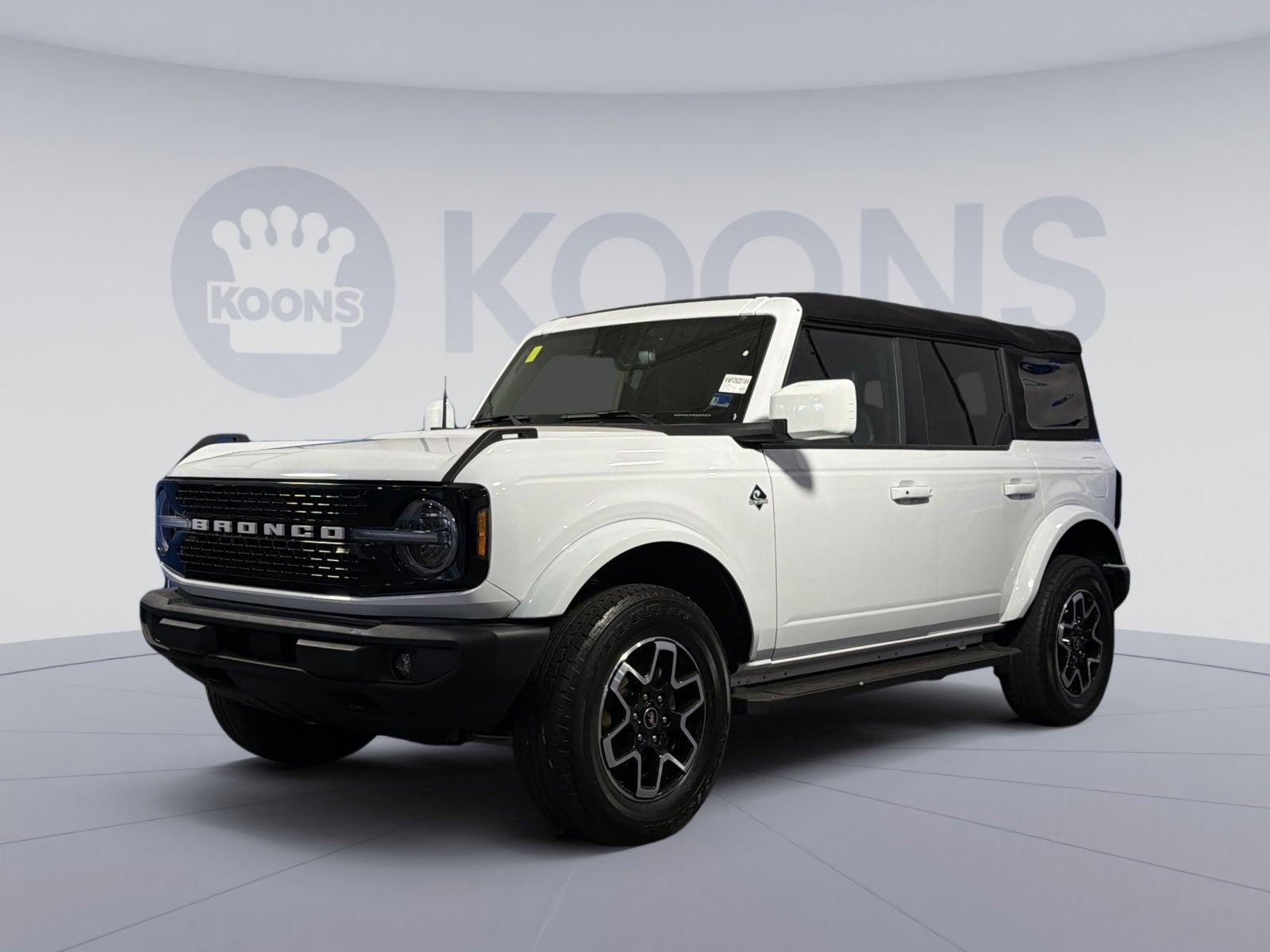 2024 Ford Bronco Outer Banks in Oxford White — front three-quarter view