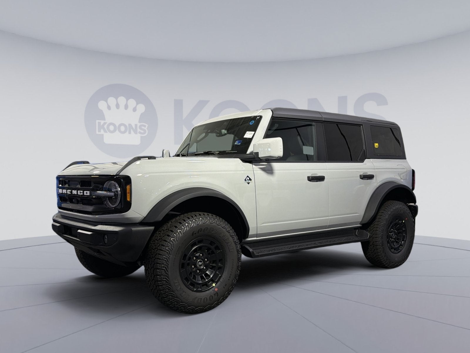2026 Ford Bronco Outer Banks in Avalanche — front three-quarter view