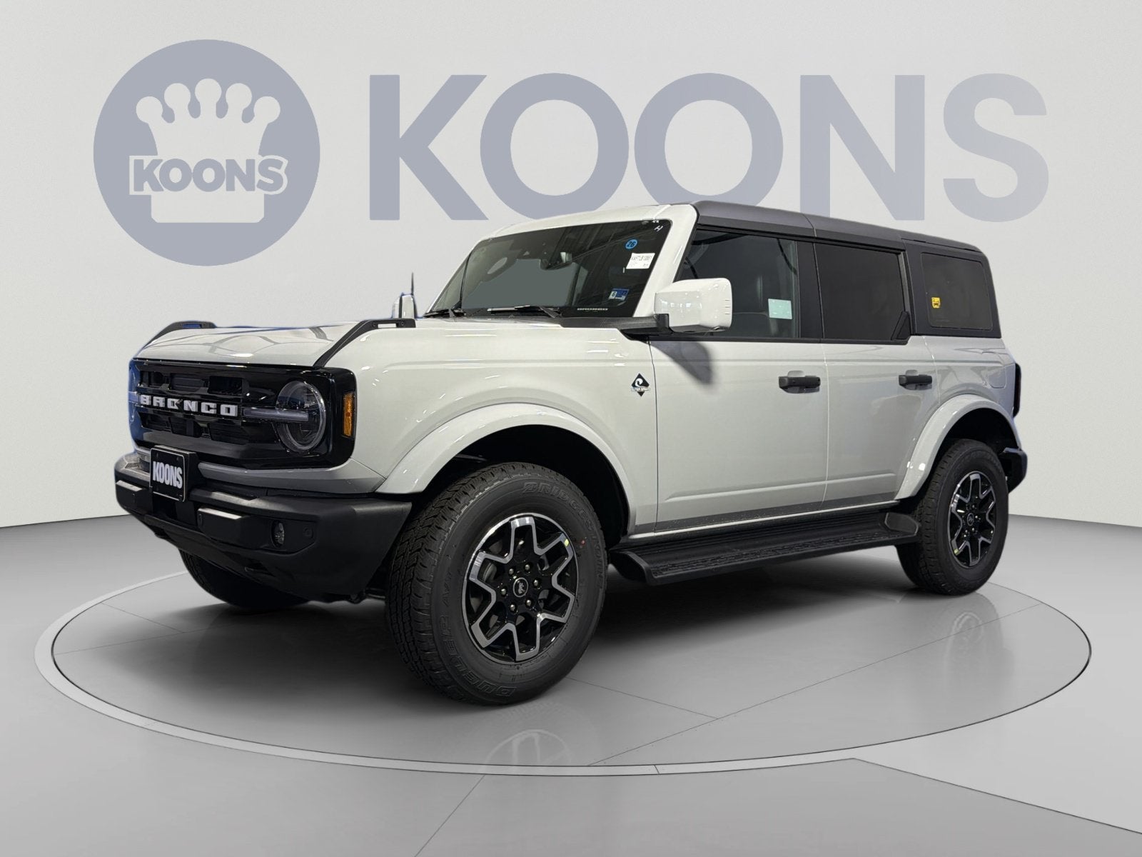2026 Ford Bronco Outer Banks in Avalanche — front three-quarter view