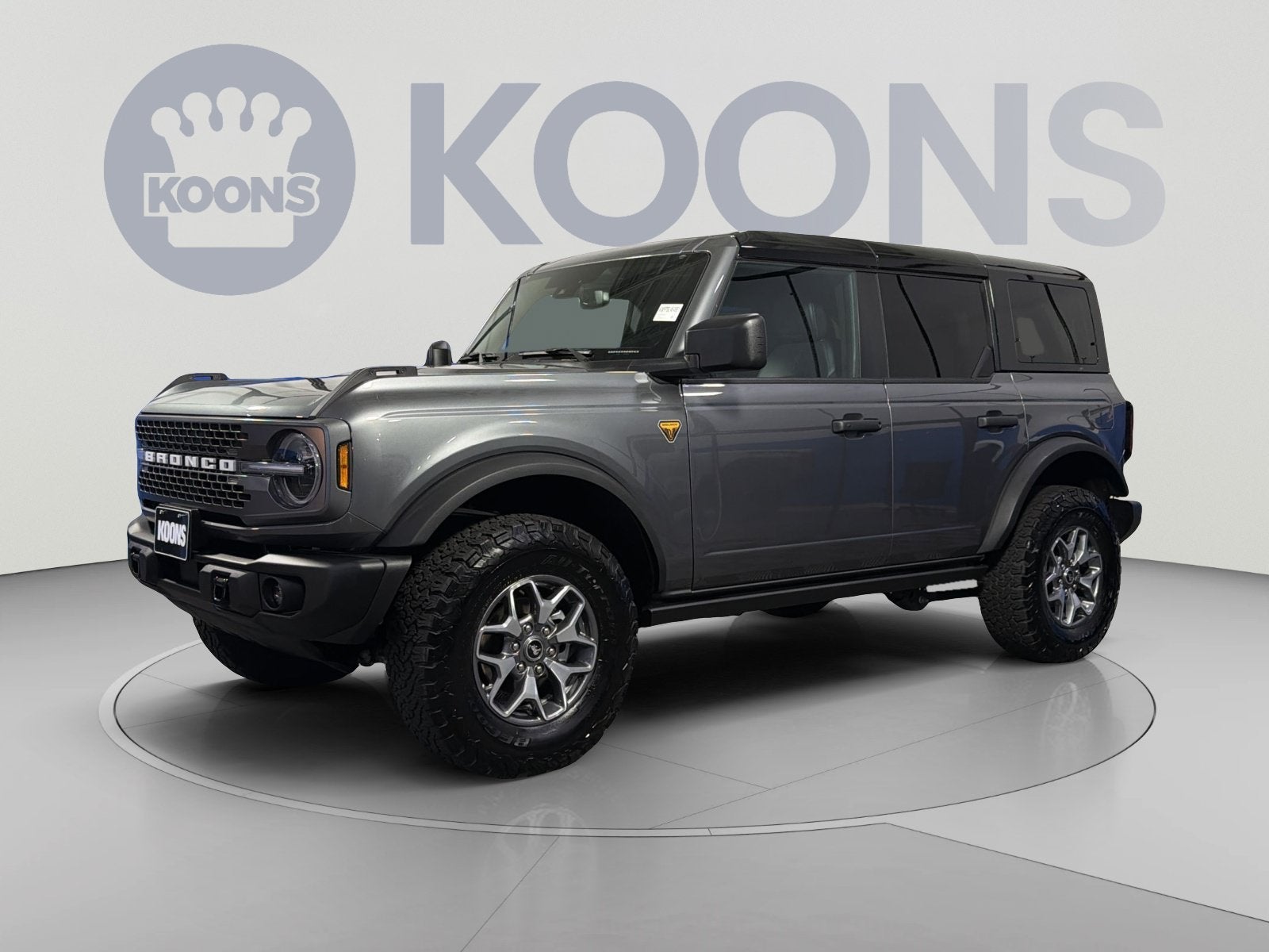 2025 Ford Bronco Badlands in Gray Metallic — front three-quarter view