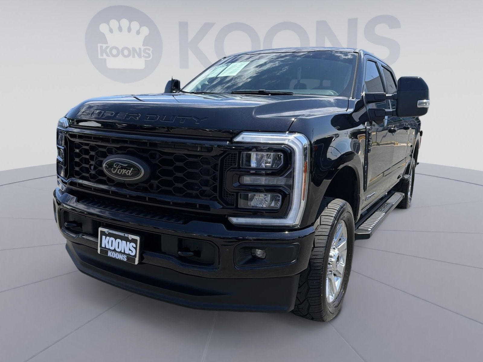 2025 Ford F-250SD Lariat in Black Metallic — front three-quarter view